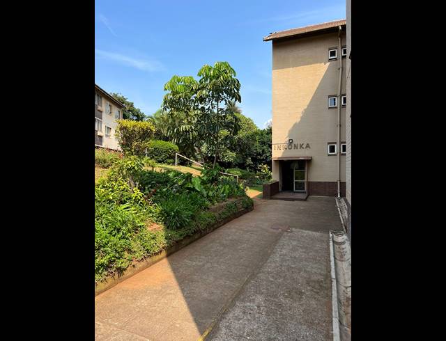 2.5 BEDROOM FLAT FOR SALE IN BLUFF